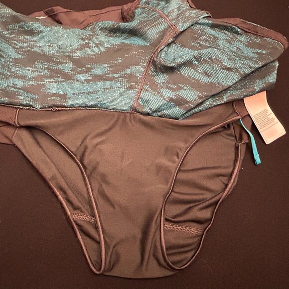 The North Face Shorts: Size XS - Picture 5 of 8